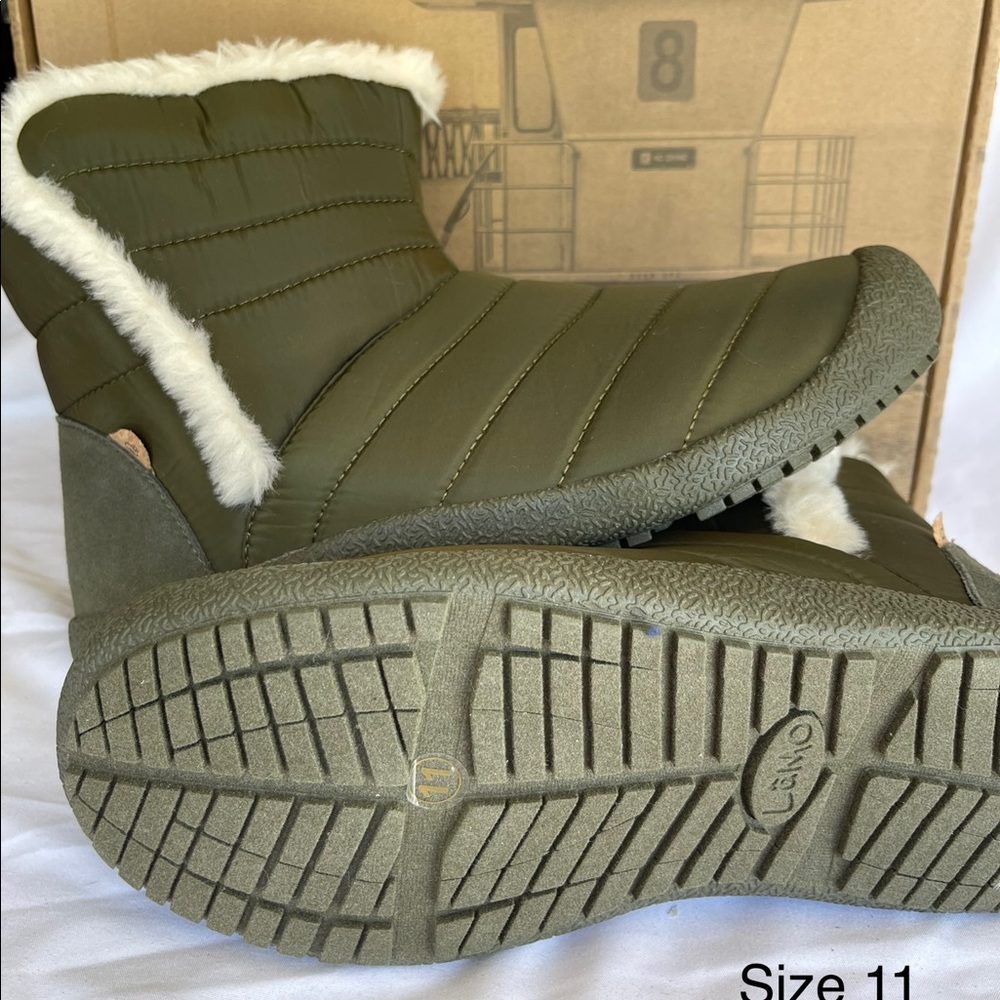 New Women’s Lamo Water Resistant Puffer Boots